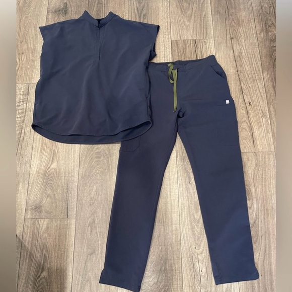Figs Women's Navy Blue Scrub Set - Picture 1 of 1